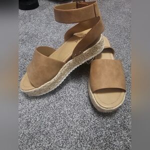 Woman's soda sandles 8